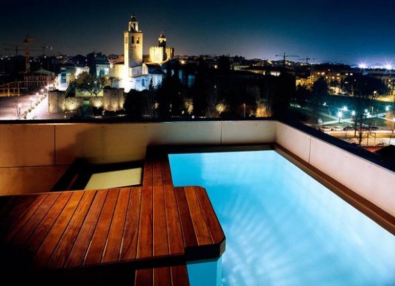 Piscine sur le toit de la maison moderne Casa Hevia